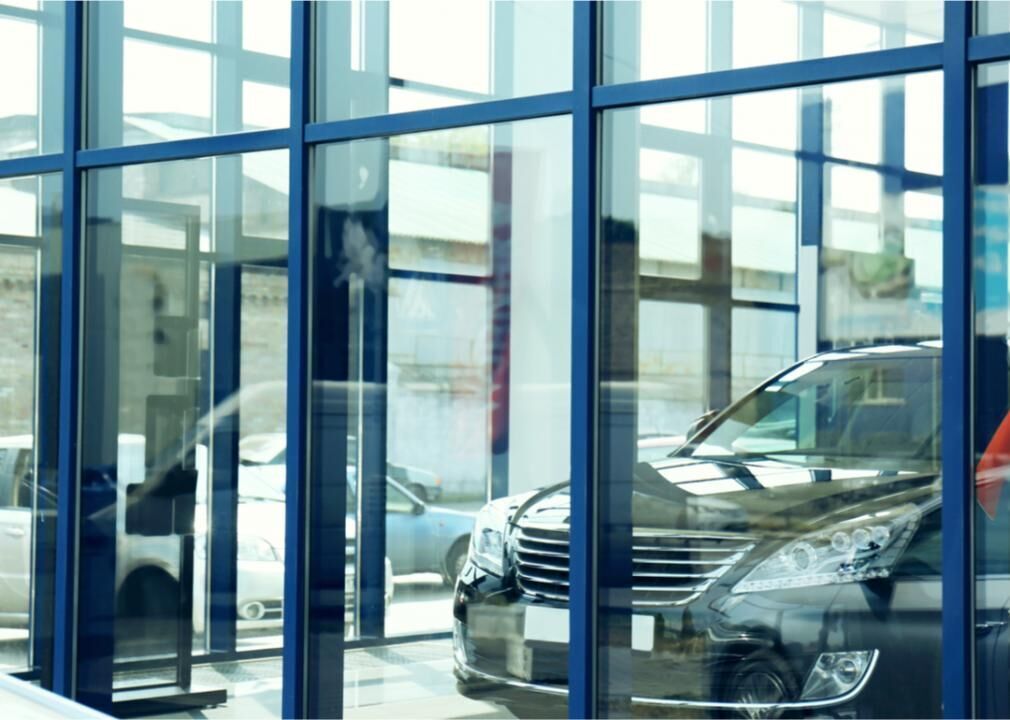 The fewest cars were bought and sold in April 2020